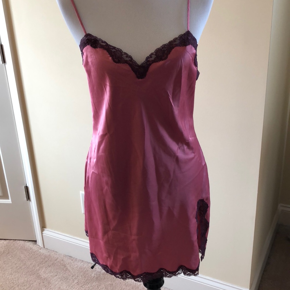 Victoria’s Secret- Rose’ pink chemise
